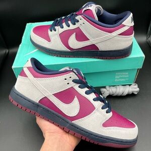 Size 9.5 - Nike SB Dunk Low Atmosphere Grey True Berry 2019
